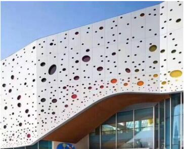 鋁單板廠家:氟碳鋁單板開啟建筑幕墻裝飾新境界